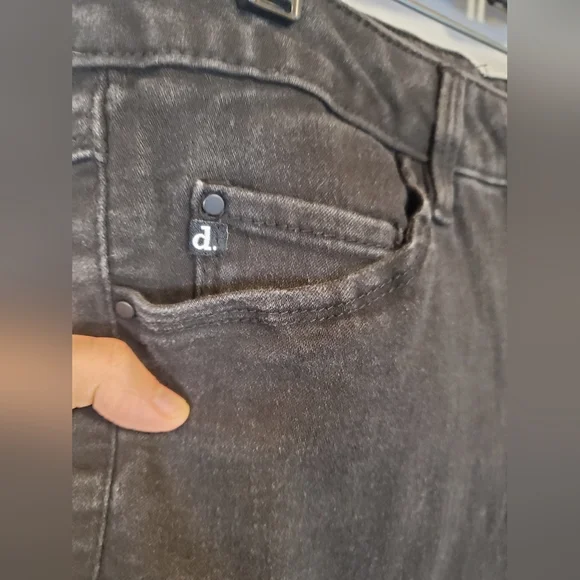 Black Denim Capri Pants - Picture 2 of 6